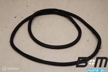 Portierrubber carrosseriezijde LV of RV VW Tiguan 5N beschikbaar voor biedingen