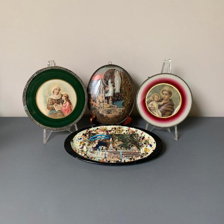 Lot religieuze voorwerpen Lourdes, S. Antonius, Anna enz, Antiek en Kunst, Antiek | Religieuze voorwerpen, Ophalen of Verzenden