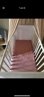 Babybed quax, Kinderen en Baby's, Kinderkamer | Bedden, Ophalen, Zo goed als nieuw, Minder dan 140 cm, Matras