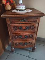 Belle petite armoire de chevet ancienne 3 tiroirs, Enlèvement