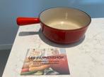 Le Creuset caquelon 22 cm kersenrood in heel goede staat, Gietijzer, Nieuw, Ophalen of Verzenden, Keramische plaat