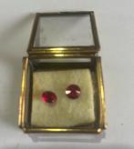 2 x geslepen rode Robijn met doosje - 0,3gram per stuk, Handtassen en Accessoires, Edelstenen, Ophalen of Verzenden, Nieuw