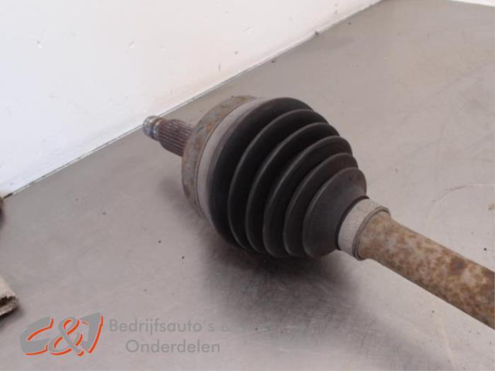 Aandrijfas rechts-voor van een Opel Vivaro, Auto-onderdelen, Remmen en Aandrijving, Opel, Gebruikt, 3 maanden garantie, Ophalen of Verzenden