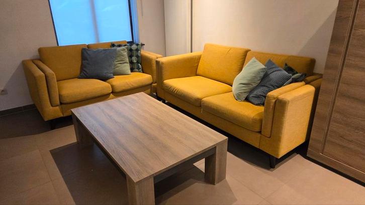 2 stevige oker-kleurige zitbanken (2 en 2,5 zit), Huis en Inrichting, Zetels | Complete zithoeken, Gebruikt, Stof, Ophalen