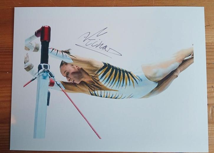 Gesigneerde foto van Nina Derwael.  Warmste Week., Verzamelen, Muziek, Artiesten en Beroemdheden, Gesigneerd, Verzenden