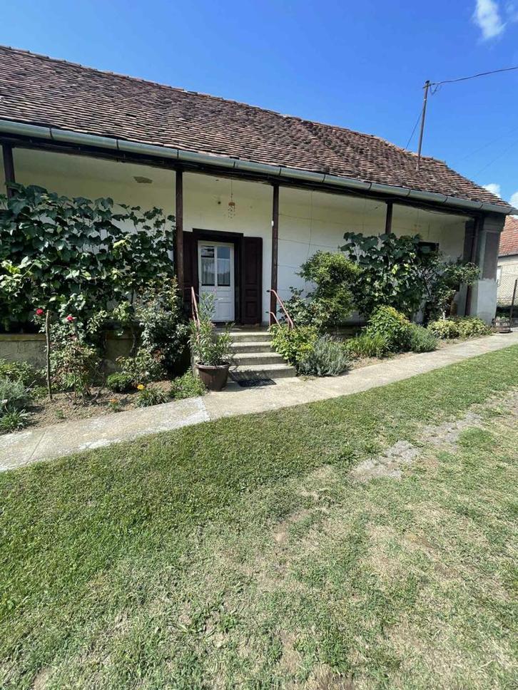 gelijkvloerse woning op slechts 20km van de stad Pécs., Immo, Étranger, Europe autre, Maison d'habitation, Ville