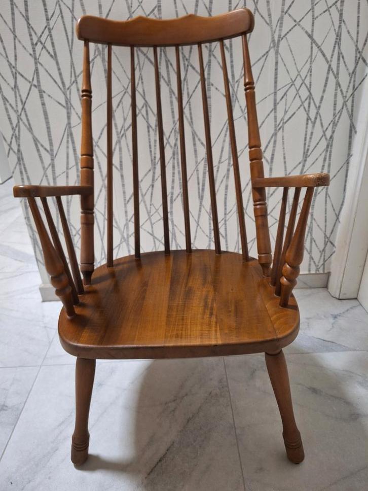 Degelijke sterke retro stoel, creëer een gezellig hoekje, Huis en Inrichting, Stoelen, Zo goed als nieuw, Ophalen