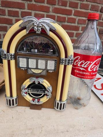 Kleine jukebox radio € 30 euro  beschikbaar voor biedingen