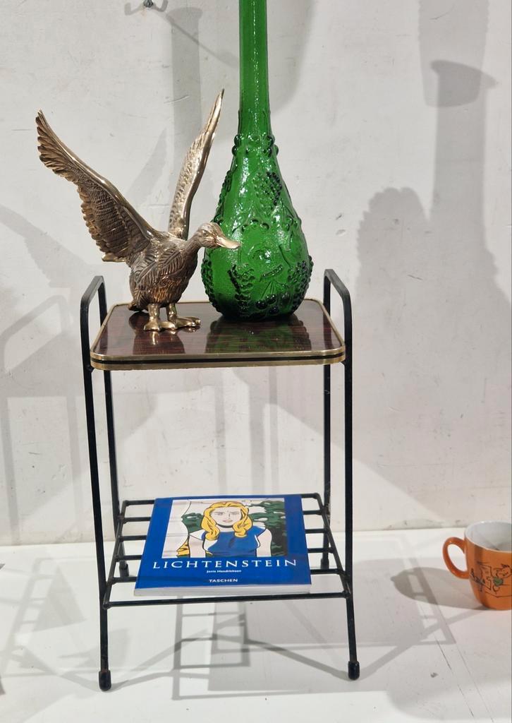 Krantenhouder en  plantenstaander of bijzettafel  retro, Huis en Inrichting, Woonaccessoires | Krantenbakken en Lectuurbakken