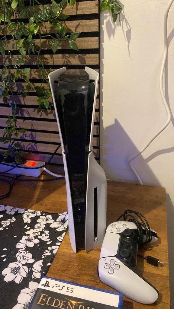 Ps5 disc versie, 3games, controller(stick drift), Games en Spelcomputers, Spelcomputers | Sony PlayStation 5, Zo goed als nieuw