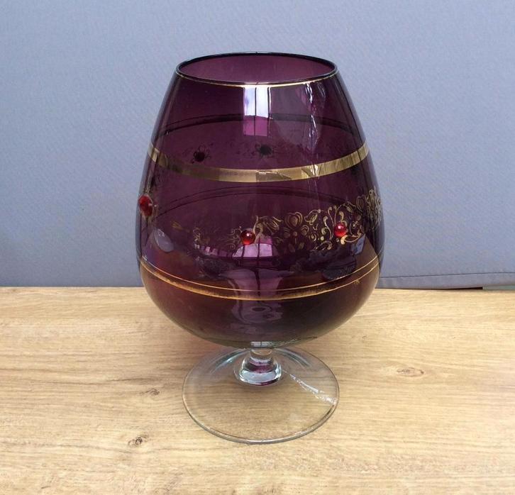 Een groot paars sierglas / vaas - 22cm hoog, Huis en Inrichting, Woonaccessoires | Vazen, Gebruikt, Glas, Ophalen of Verzenden