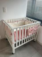 Wit baby park op wieltjes met toebehoren, Kinderen en Baby's, Ophalen, Zo goed als nieuw, Wieltjes