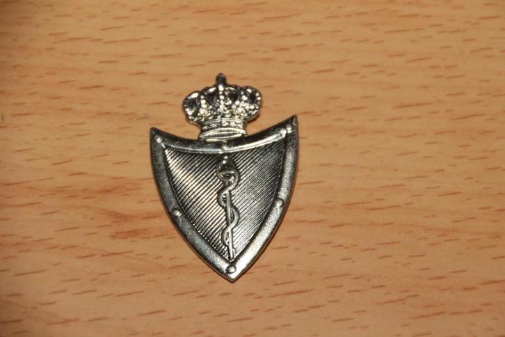 ABL muts kenteken „Medische dienst” (zilver), Verzamelen, Militaria | Algemeen, Landmacht, Embleem of Badge, Verzenden