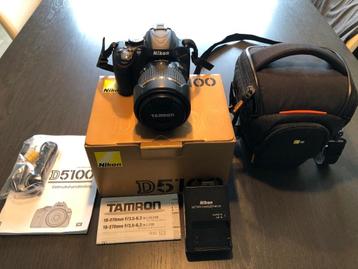Nikon D5100 + Tamron 18-270 mm lens + draagtas