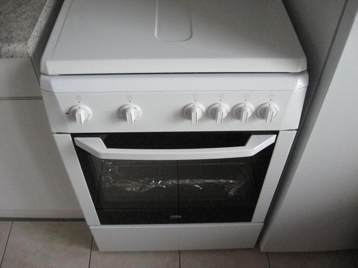Gasfornuis met 4 pitten & electrische oven, Elektronische apparatuur, Fornuizen, Zo goed als nieuw, Vrijstaand, 4 kookzones, Ophalen