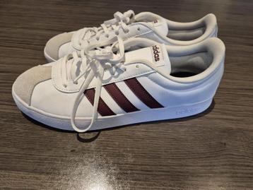 sneakers Adidas beschikbaar voor biedingen