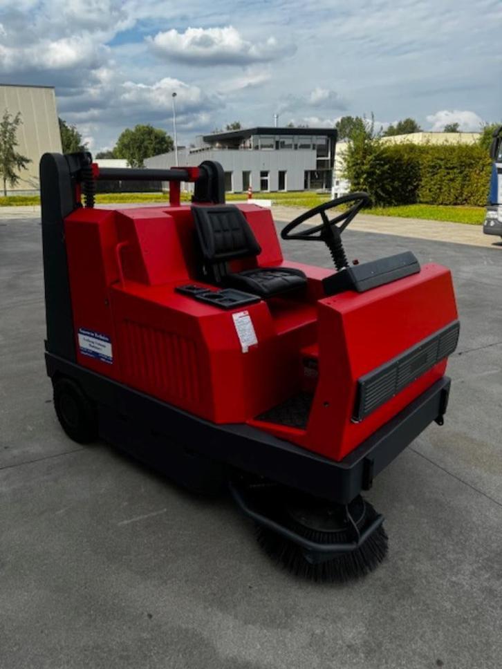 Veeg- en zuigmachine Hako Jonas 1450 E, Doe-het-zelf en Bouw, Reinigingsmachines, Zo goed als nieuw, Schrobmachine, Ophalen