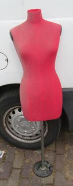 Mooi Rode Vrouwelijke Paspop op metalen staander, Hobby en Vrije tijd, Ophalen of Verzenden, Zo goed als nieuw, Paspop
