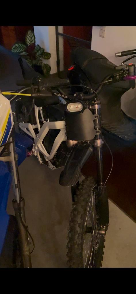 Surron light bee 2023, Vélos & Vélomoteurs, Cyclomoteurs | Cyclomoteurs de cross, Comme neuf, Enlèvement