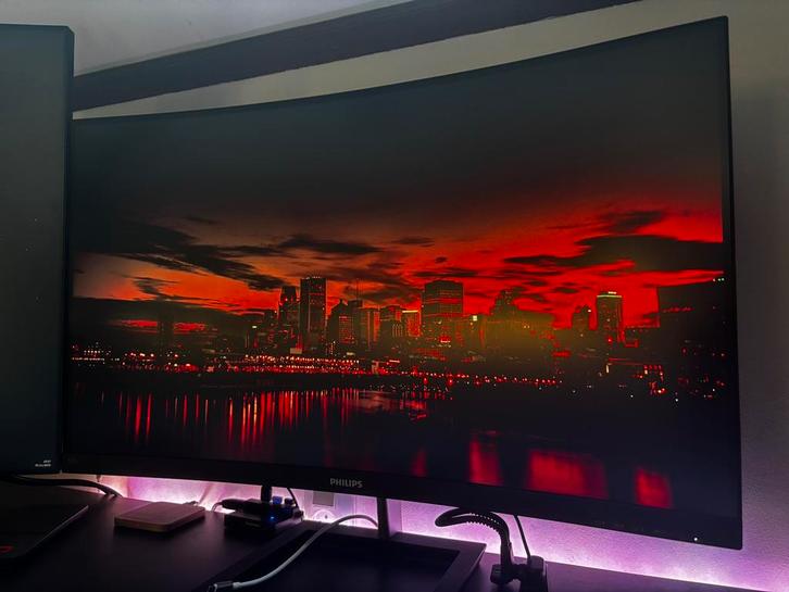 Mooie Philips 325e1C QHD 75Hz 32” curved monitor, Computers en Software, Monitoren, Zo goed als nieuw, DisplayPort, HDMI, VGA