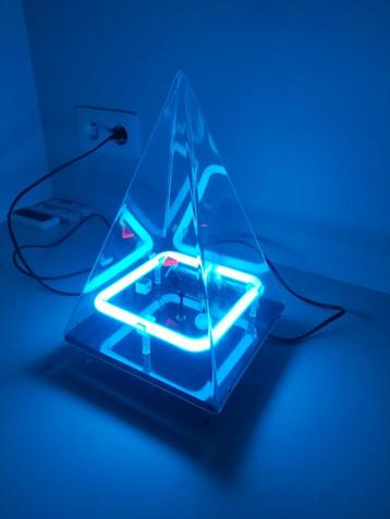 Vintage Postmodern design neon lamp klok Dapy Paris beschikbaar voor biedingen