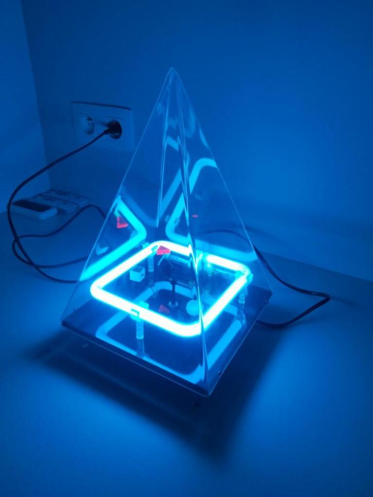 Vintage Postmodern design neon lamp klok Dapy Paris, Antiek en Kunst, Kunst | Designobjecten, Ophalen of Verzenden