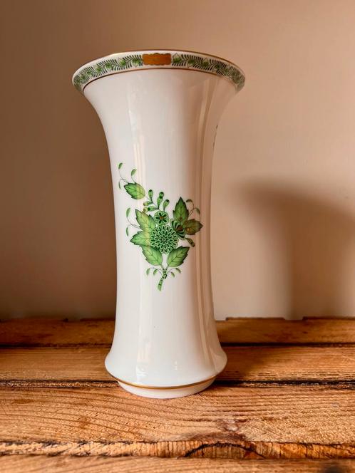 Porseleinen vaas Herend Apponyi groen, Antiek en Kunst, Antiek | Vazen, Ophalen of Verzenden