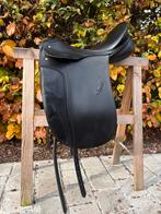 Dressuurzadel 17 inch medium boom, Animaux & Accessoires, Chevaux & Poneys | Selles, Enlèvement, Comme neuf