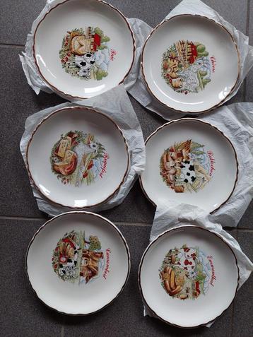 Lot 6 assiettes  beschikbaar voor biedingen