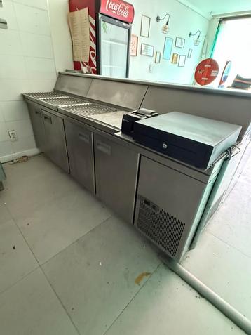 Salladette met roosters en frigo beschikbaar voor biedingen