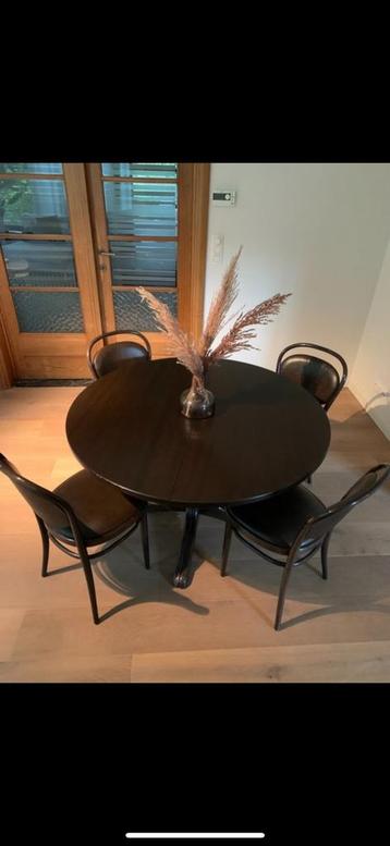 Thonet 80’s vintage tafel met 4 stoelen beschikbaar voor biedingen