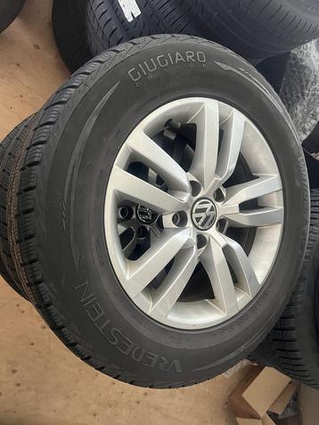 Volkswagen Touran LM Velgen + Vredestein Wintrac 215-65-16 9 beschikbaar voor biedingen