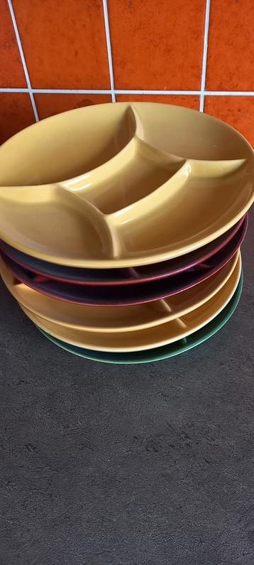 Retro 6 kleurige borden met onderverdeling