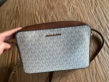 schoudertas van Michael Kors + portefeuille beschikbaar voor biedingen