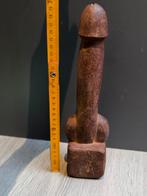 Très grand phallus en bois, Ophalen