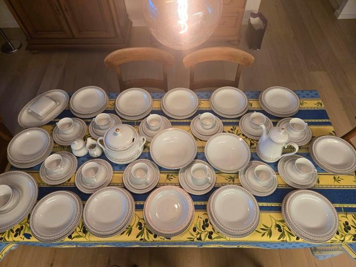 Prachtige vintage eet en koffie servies in porselein anno, Huis en Inrichting, Keuken | Servies, Nieuw, Compleet servies, Overige stijlen