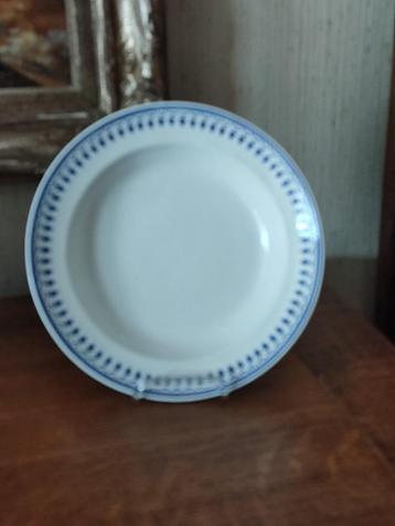1 assiette en porcelaine de Tournai  beschikbaar voor biedingen