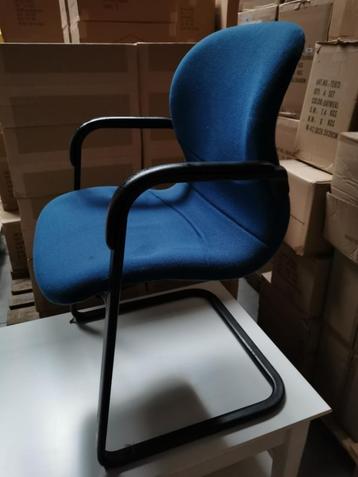 Stoelen beschikbaar voor biedingen