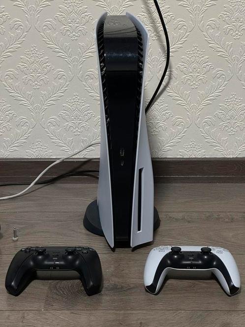 PS5 disc edition 1TB + 2 controllers, Games en Spelcomputers, Spelcomputers | Sony PlayStation 5, Zo goed als nieuw, Ophalen