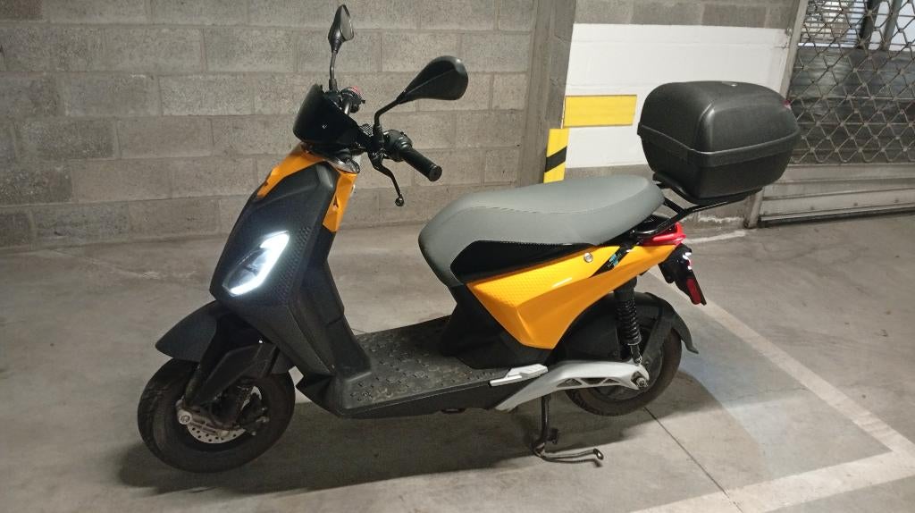 Scooter Piaggio One electrique 25Km/h SUNSHINE MIX, Motos, Motos | Piaggio, Particulier, Scooter, jusqu'à 11 kW, Éclairage LED