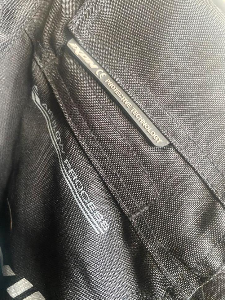 Aussi bon que des vêtements de moto neufs, Motos, Vêtements | Vêtements de moto, Gants, Enlèvement