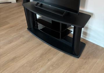 2 kasten 1 tafel beschikbaar voor biedingen