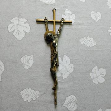 Crucifix en cuivre beschikbaar voor biedingen