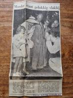 Koninklijke familie bij De vier Heemskinderen (krant 1955), Verzenden, Kaart, Foto of Prent