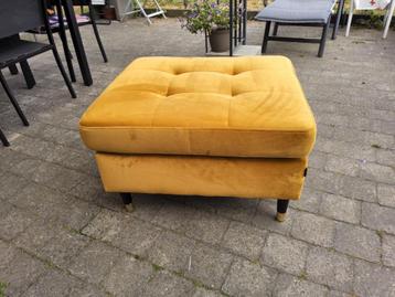 VOETENBANK+ZEER COMFORTABEL KUSSEN+EIKENHOUTEN STOEL  beschikbaar voor biedingen