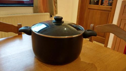 Marmite haute avec couvercle Capacité : 8 litres Sauteuse av, Maison & Meubles, Cuisine | Casseroles & Poêles, Comme neuf, Enlèvement ou Envoi