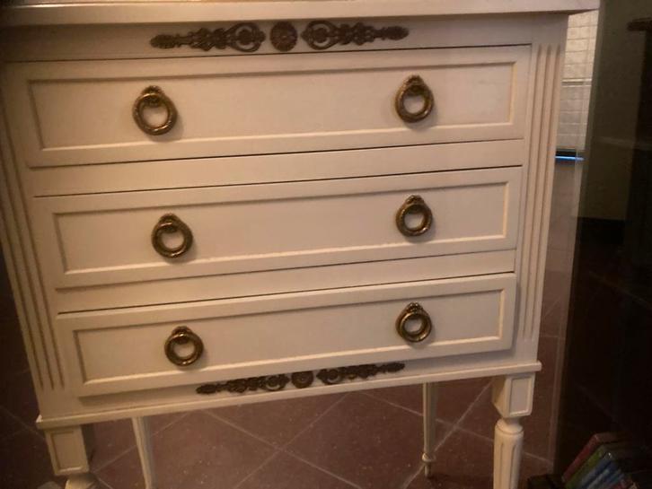 Één kastje en één etalagekastje., Doe-het-zelf en Bouw, Gereedschap | Handgereedschap, Zo goed als nieuw, Ophalen