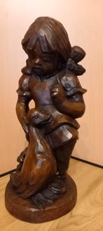 Vol houten meisje met eend - rustiek, Antiek en Kunst, Kunst | Beelden en Houtsnijwerken, Ophalen of Verzenden