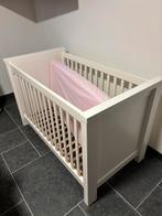 Baby bedje met matras, Kinderen en Baby's, Kinderkamer | Complete kinderkamers, Ophalen, Zo goed als nieuw