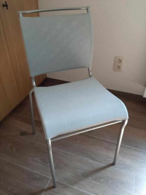 4 stoelen met witte kunststof bekleding, Huis en Inrichting, Stoelen, Gebruikt, Vier, Kunststof, Metaal, Wit, Ophalen